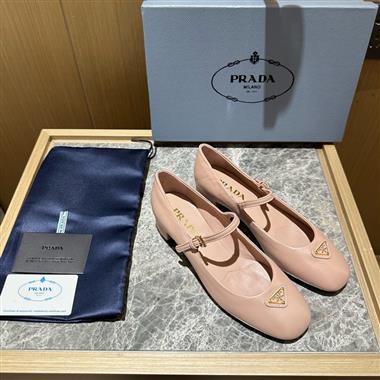 PRADA   2025新款女生休閒時尚鞋子