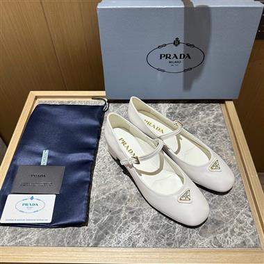 PRADA   2025新款女生休閒時尚鞋子