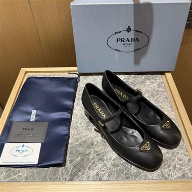 PRADA   2025新款女生休閒時尚鞋子