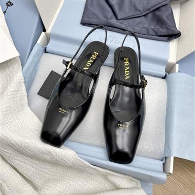 PRADA    2025新款女生休閒時尚鞋子