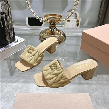 MIUMIU   2025新款女生休閒時尚鞋子