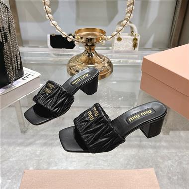 MIUMIU   2025新款女生休閒時尚鞋子