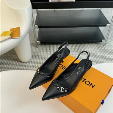 Louis Vuitton     2025新款女生休閒時尚鞋子