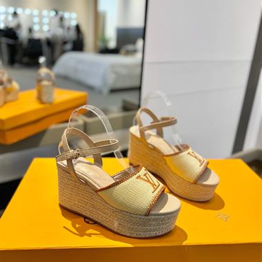 Louis Vuitton    2025新款女生休閒時尚鞋子