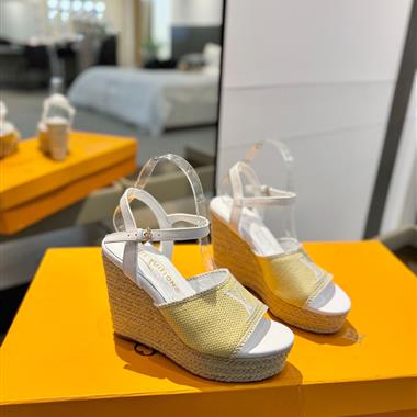 Louis Vuitton    2025新款女生休閒時尚鞋子