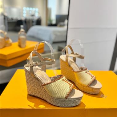 Louis Vuitton    2025新款女生休閒時尚鞋子