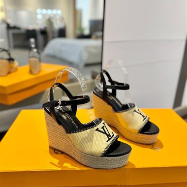 Louis Vuitton    2025新款女生休閒時尚鞋子