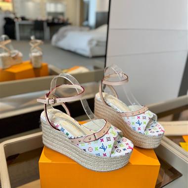 Louis Vuitton    2025新款女生休閒時尚鞋子