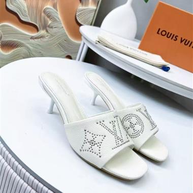 Louis Vuitton   2025新款女生休閒時尚鞋子