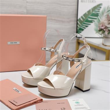 MIUMIU   2025新款女生休閒時尚鞋子