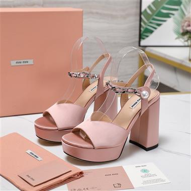 MIUMIU   2025新款女生休閒時尚鞋子