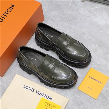 Louis Vuitton    2025新款女生休閒時尚鞋子