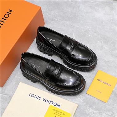 Louis Vuitton    2025新款女生休閒時尚鞋子