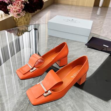 PRADA   2025新款女生休閒時尚鞋子