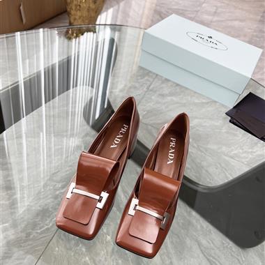 PRADA   2025新款女生休閒時尚鞋子