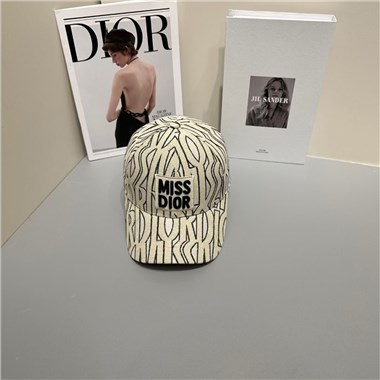 DIOR   2025新款時尚帽子