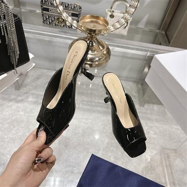 DIOR   2025新款女生休閒時尚鞋子