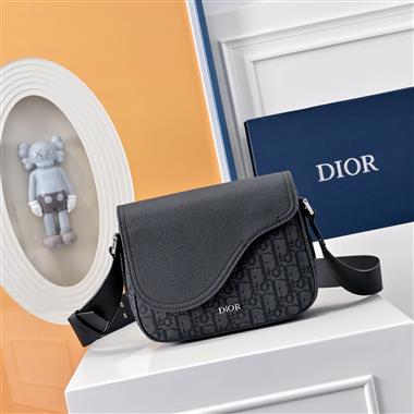 DIOR   2025新款男生時尚包包 尺寸：23×18×6CM