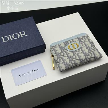 DIOR  2025新款時尚包包  尺寸：11.5 x 9.5 x 2CM