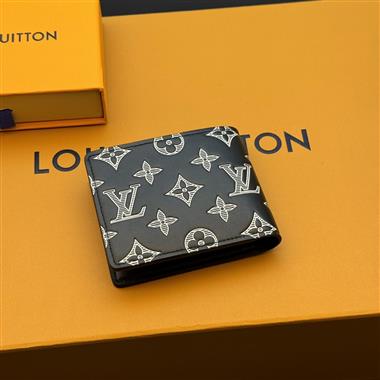 LOUIS VUITTON   2025新款時尚包包 尺寸：11.5x9x1.5CM