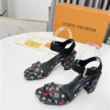 Louis Vuitton    2025新款女生休閒時尚鞋子