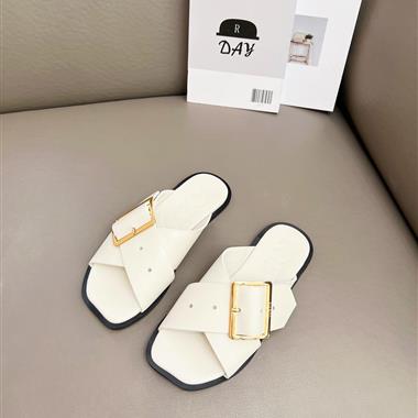 LOEWE    2025新款女生休閒時尚鞋子