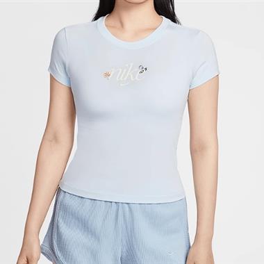 NIKE   2025夏季新款女生短袖T恤