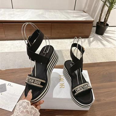 DIOR   2025新款女生休閒時尚鞋子