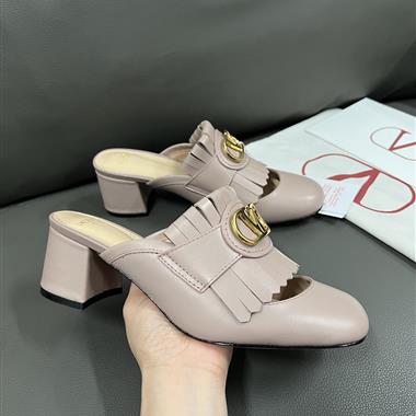Valentino    2025新款女生休閒時尚鞋子