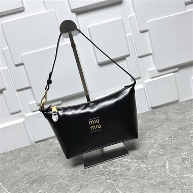 MIUMIU   2025新款時尚包包  尺寸：18*10*14CM