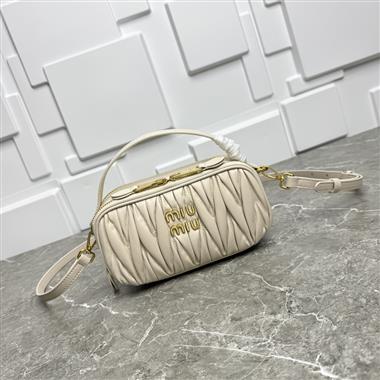MIUMIU   2025新款時尚包包  尺寸：19*10*6.5CM