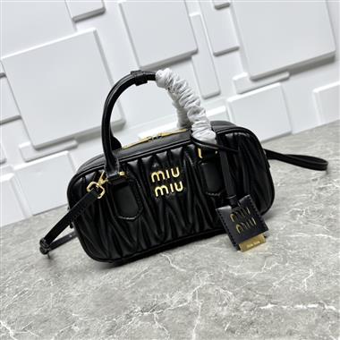 MIUMIU   2025新款時尚包包  尺寸：23x12x8CM