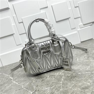 MIUMIU   2025新款時尚包包  尺寸：20x14x7CM