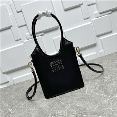 MIUMIU   2025新款女生時尚包包  尺寸：19*32CM