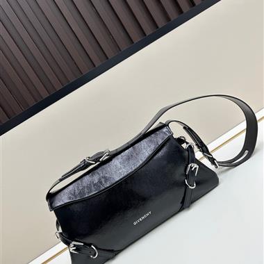 GIVENCHY   2025新款女生時尚包包 尺寸：32*15*9.5CM