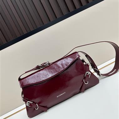 GIVENCHY   2025新款女生時尚包包 尺寸：32*15*9.5CM