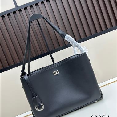 BALENCIAGA   2025新款女生時尚包包  尺寸:34*25*11CM