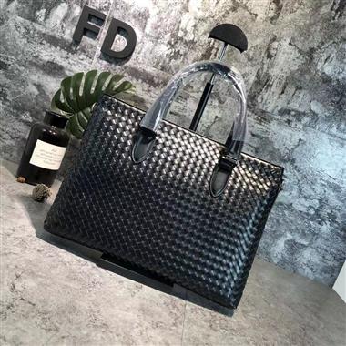 BOTTEGA VENETA  2025新款男生時尚包包  尺寸：41*29*5CM
