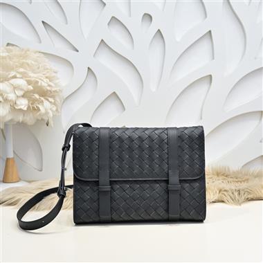 BOTTEGA VENETA   2025新款男生時尚包包 尺寸：30*23*7CM