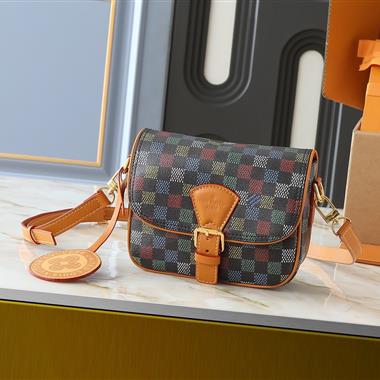 LOUIS VUITTON  2025新款女生時尚包包 尺寸：20*17*7CM