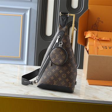 LOUIS VUITTON  2025新款男生時尚包包 尺寸：20*42*6CM
