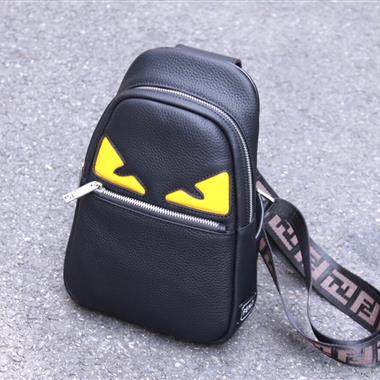 FENDI   2025新款男生時尚包包 尺寸：19*26*6.5CM