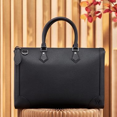 LOUIS VUITTON  2025新款男生時尚包包 尺寸：40x29x4CM