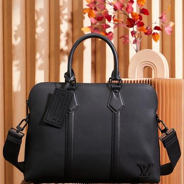 LOUIS VUITTON  2025新款男生時尚包包 尺寸：39*29*7CM