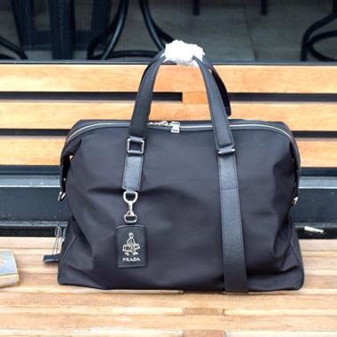 PRADA  2025新款男生時尚包包 尺寸：43.5*33*13CM