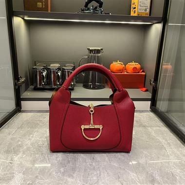 GUCCI  2025新款女生時尚包包 尺寸：27.5*21*6CM