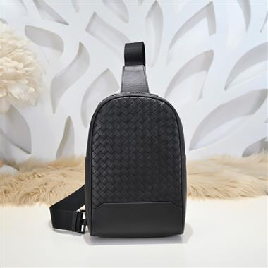 BOTTEGA VENETA    2025新款男生時尚包包  尺寸：18*27*7CM