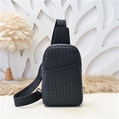 BOTTEGA VENETA    2025新款男生時尚包包  尺寸：26*16.5*7CM