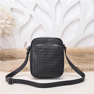 BOTTEGA VENETA    2025新款男生時尚包包  尺寸：18*21*8CM