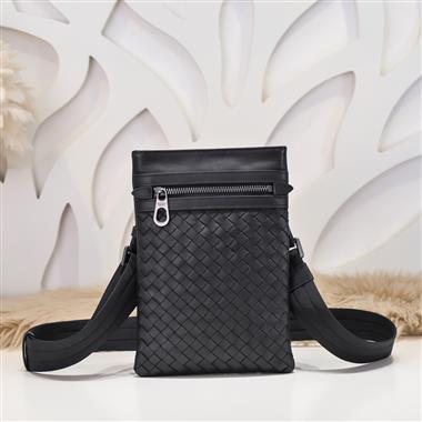 BOTTEGA VENETA    2025新款男生時尚包包  尺寸：11*18*1CM